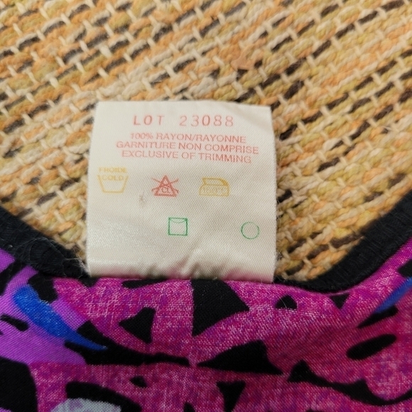 VINTAGE Abstract Pattern Wrap Top - Picture 6 of 10